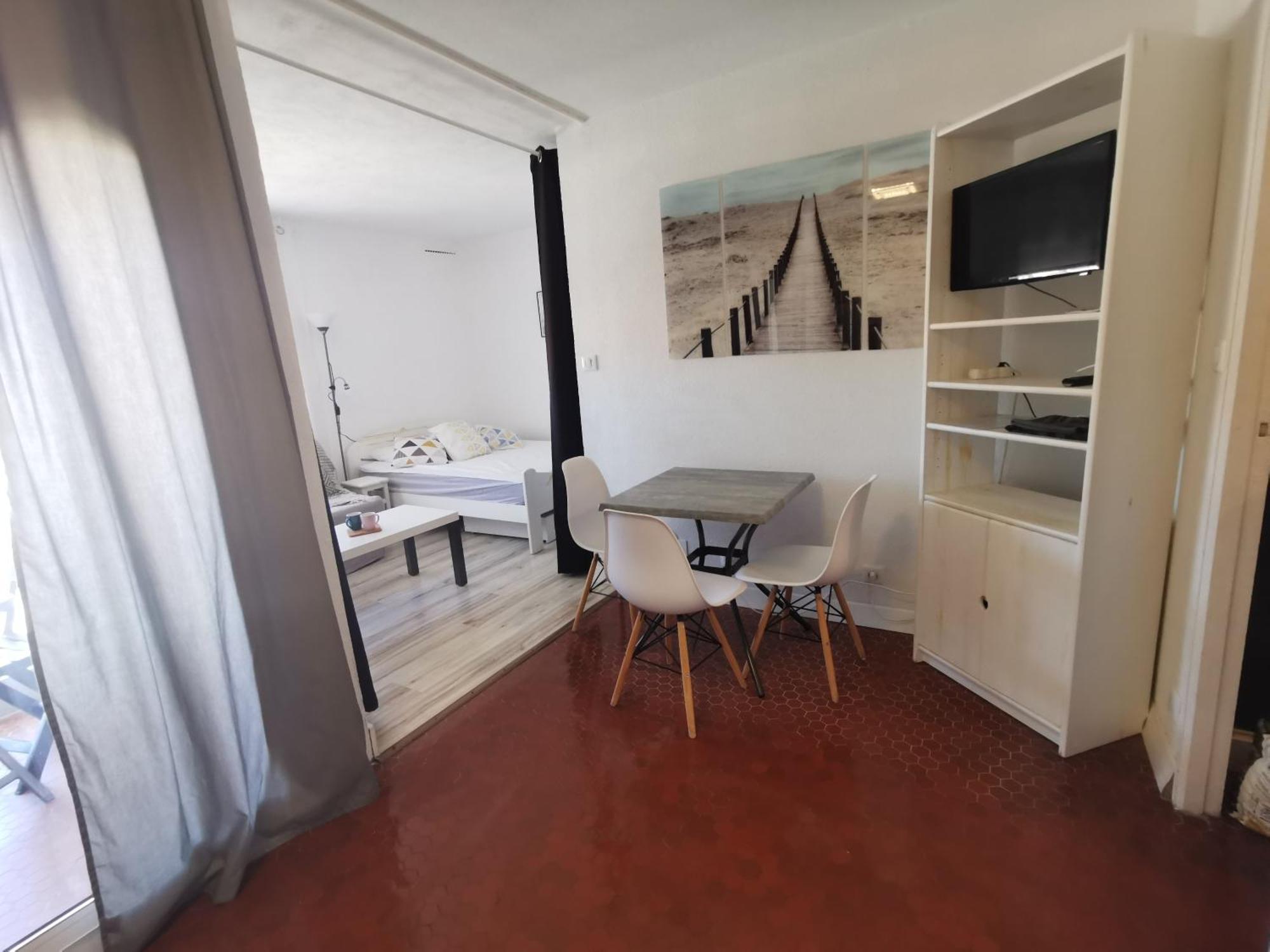 Soleil Levant: Beachfront Cozy Apartment with Direct Beach Access Le Barcares Exterior photo